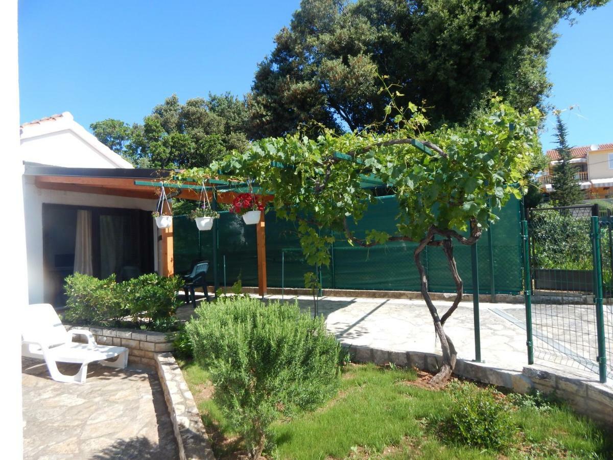 Apartman Duje Petrcane Exterior foto