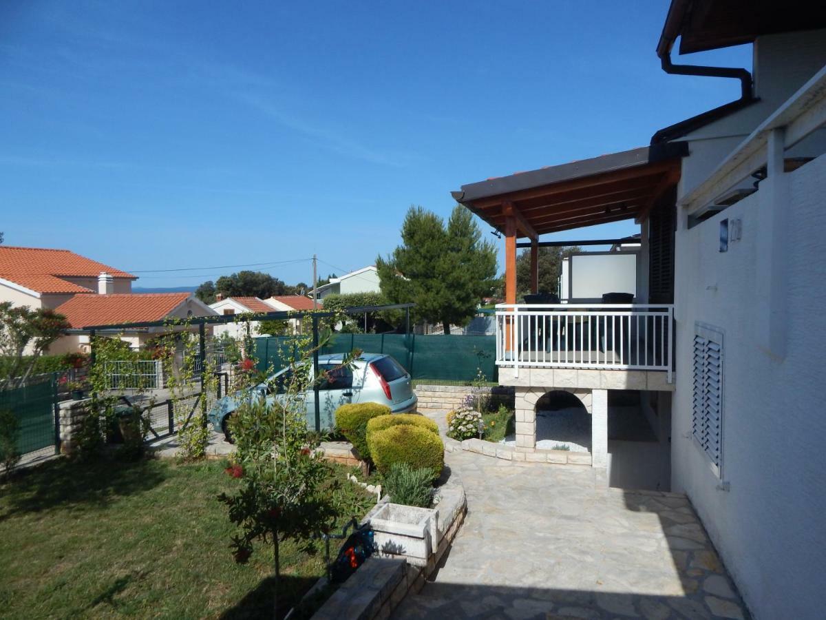 Apartman Duje Petrcane Exterior foto