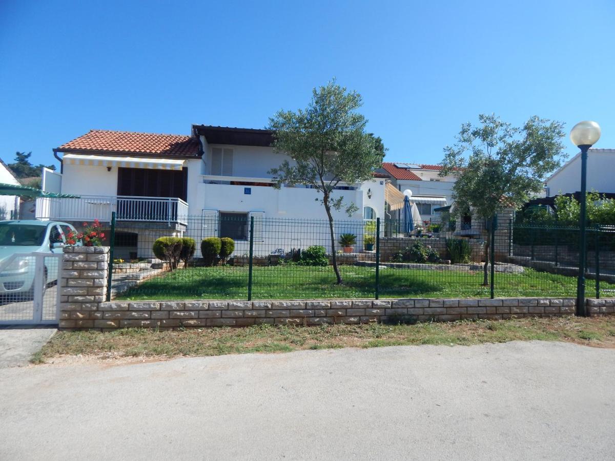 Apartman Duje Petrcane Exterior foto